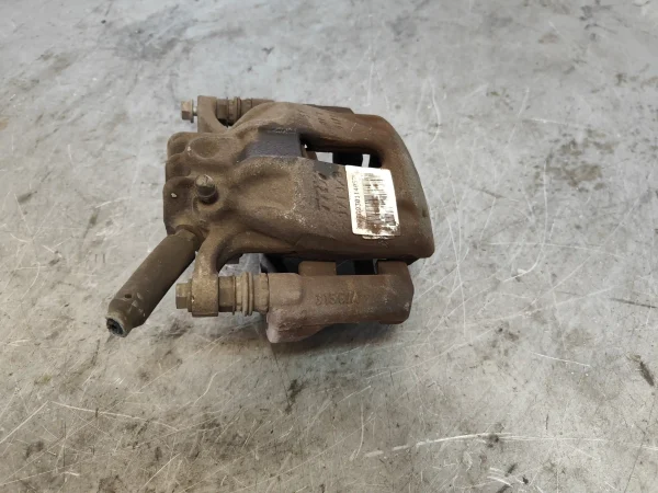Pinza de freno delantera derecha