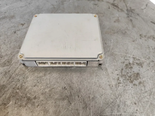 Centralita motor uce   896610f010 - Imagen 3