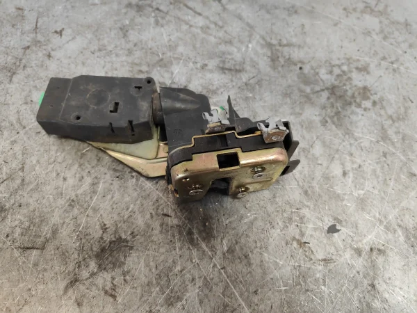 Cerradura puerta delantera izquierda volvo v40 familiar - Imagen 3