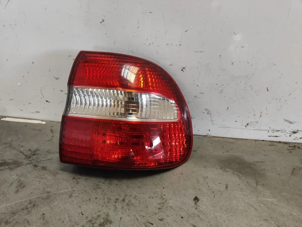 Piloto trasero derecho volvo v40 familiar 30621888