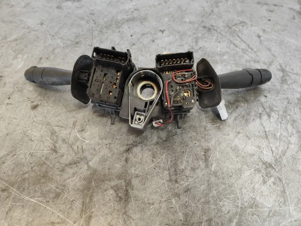 Mando volante renault kangoo i (f/kc0) 8200336229 - Imagen 2