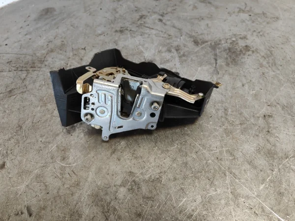 Cerradura puerta trasera izquierda mercedes-benz clase e (bm 210) berlina