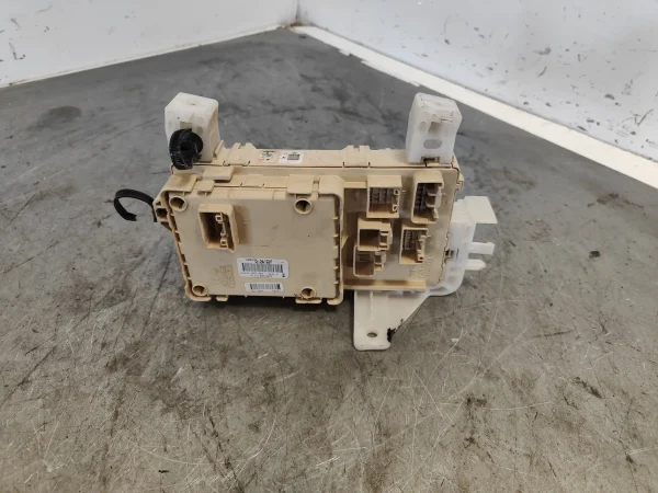 Caja reles / fusibles   892210f010 - Imagen 2